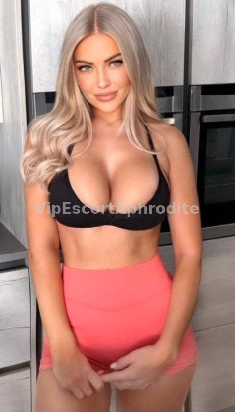 CHLOE — elite escort in Paris
